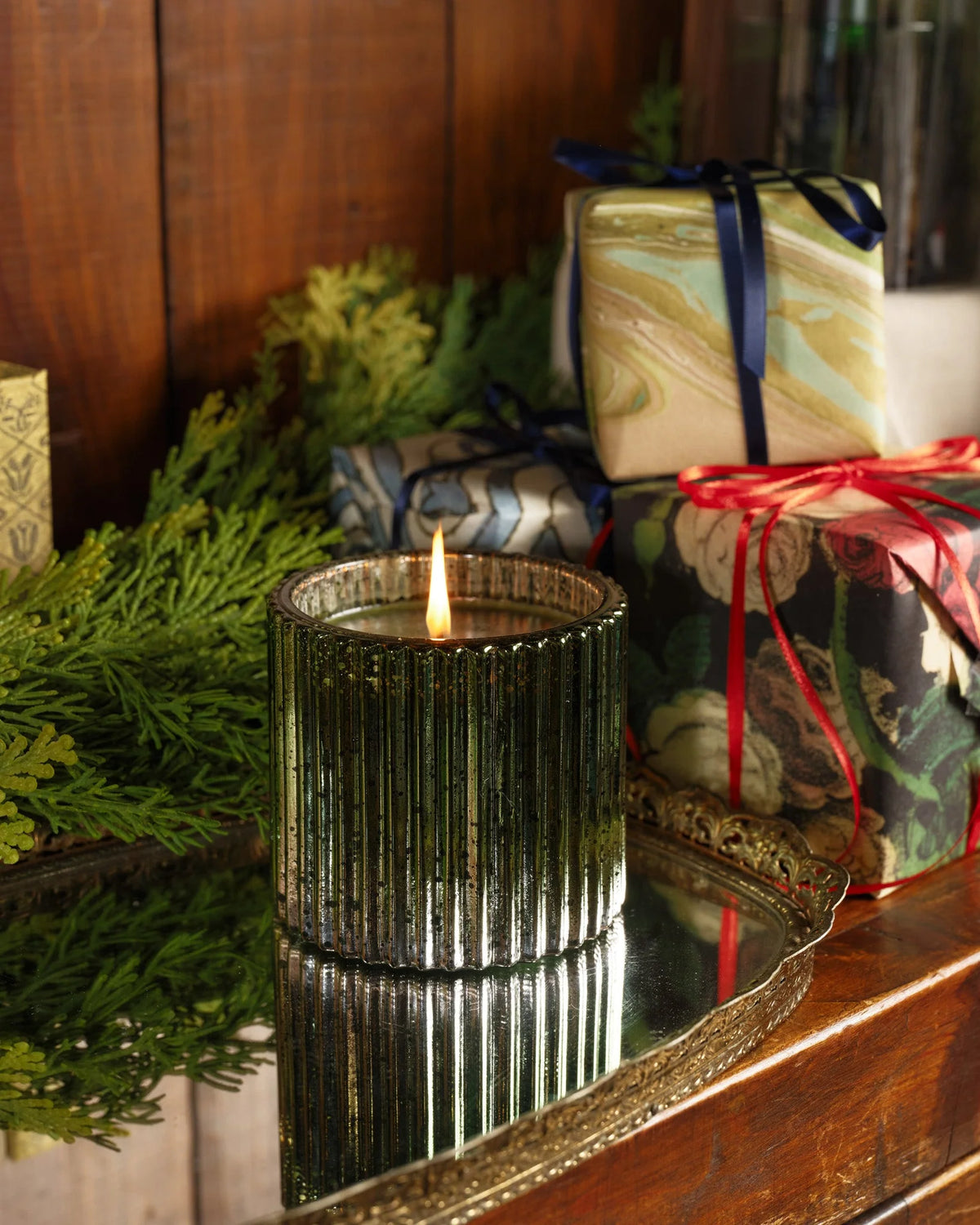 Smell of Tree Candle - 9 oz Green Metallic Ribbed Glass