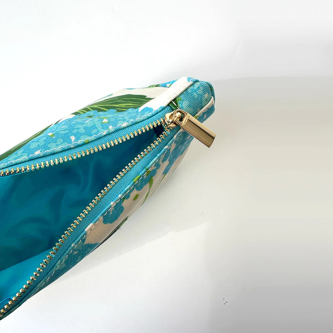 Makeup bag - Hydrangea Blue