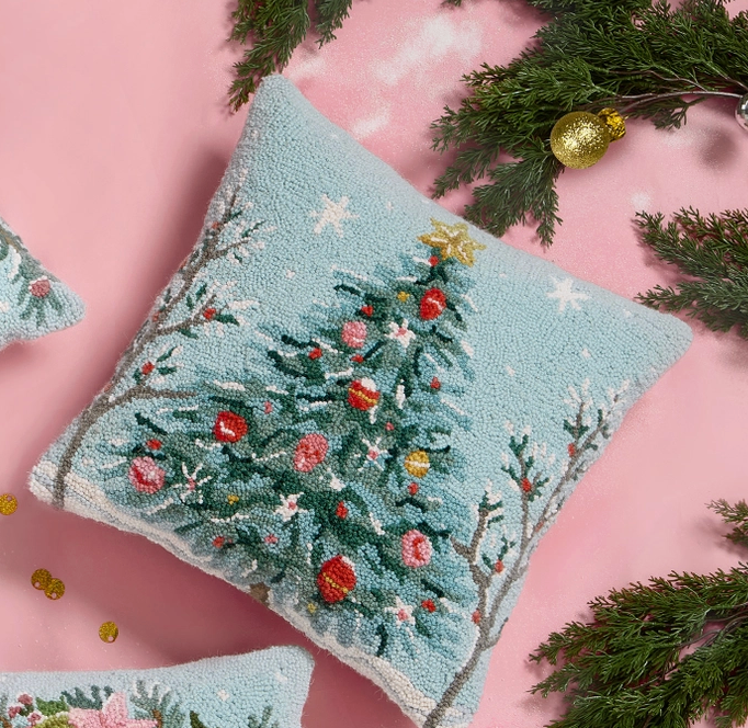 Holiday Christmas Tree Hook Pillow – Festive Latch Hook Christmas Accent Pillow