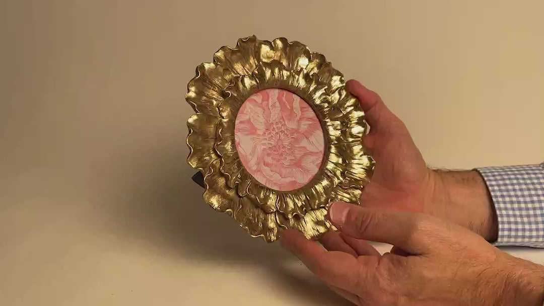 Load video: Frame - Golden Flower - Round - 4”x4”